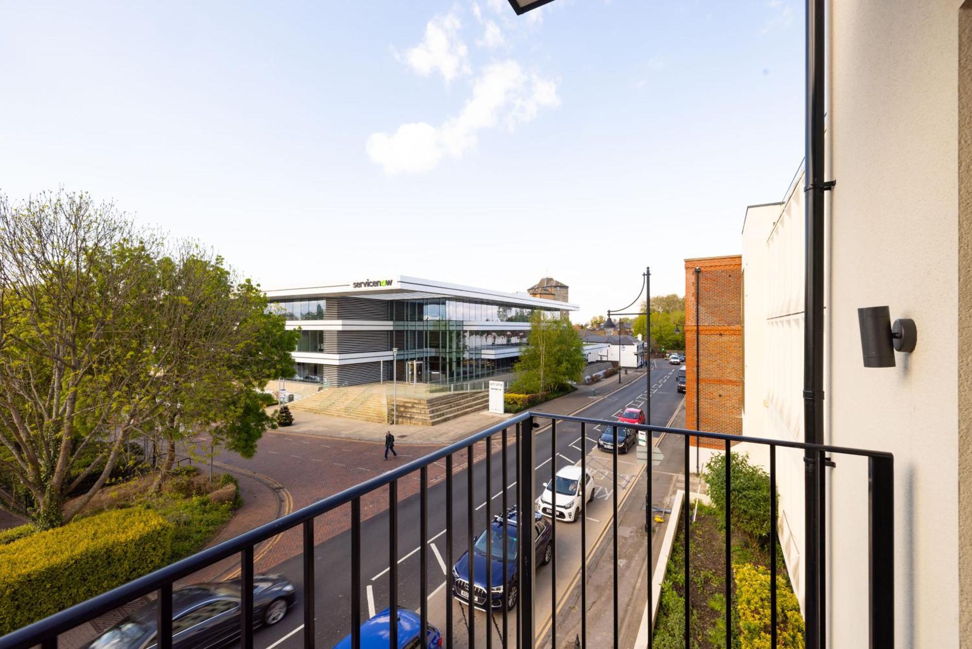 Charles Hope Staines Riverside Экстерьер фото